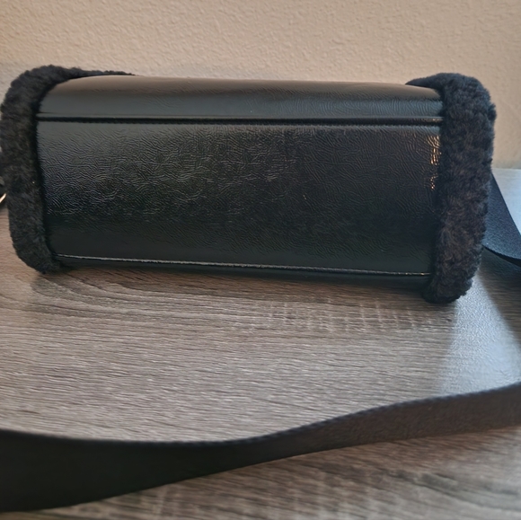 KATE SPADE JETT FAUX SHEARLING SMALL TOTE BLACK - Picture 5 of 12